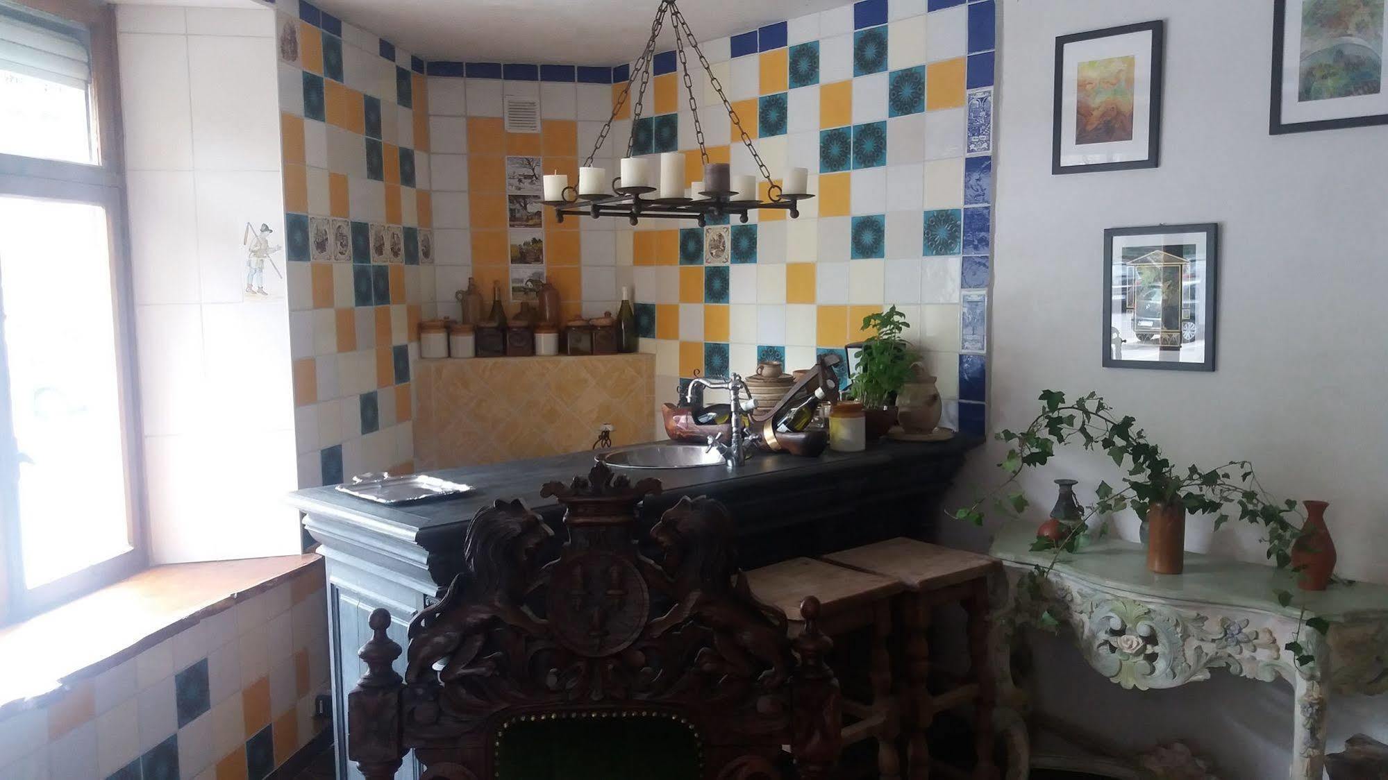 Golden Lion Bed & Breakfast Bouillon Exterior photo